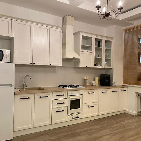 Bright Apartment Gomel Bagian luar foto