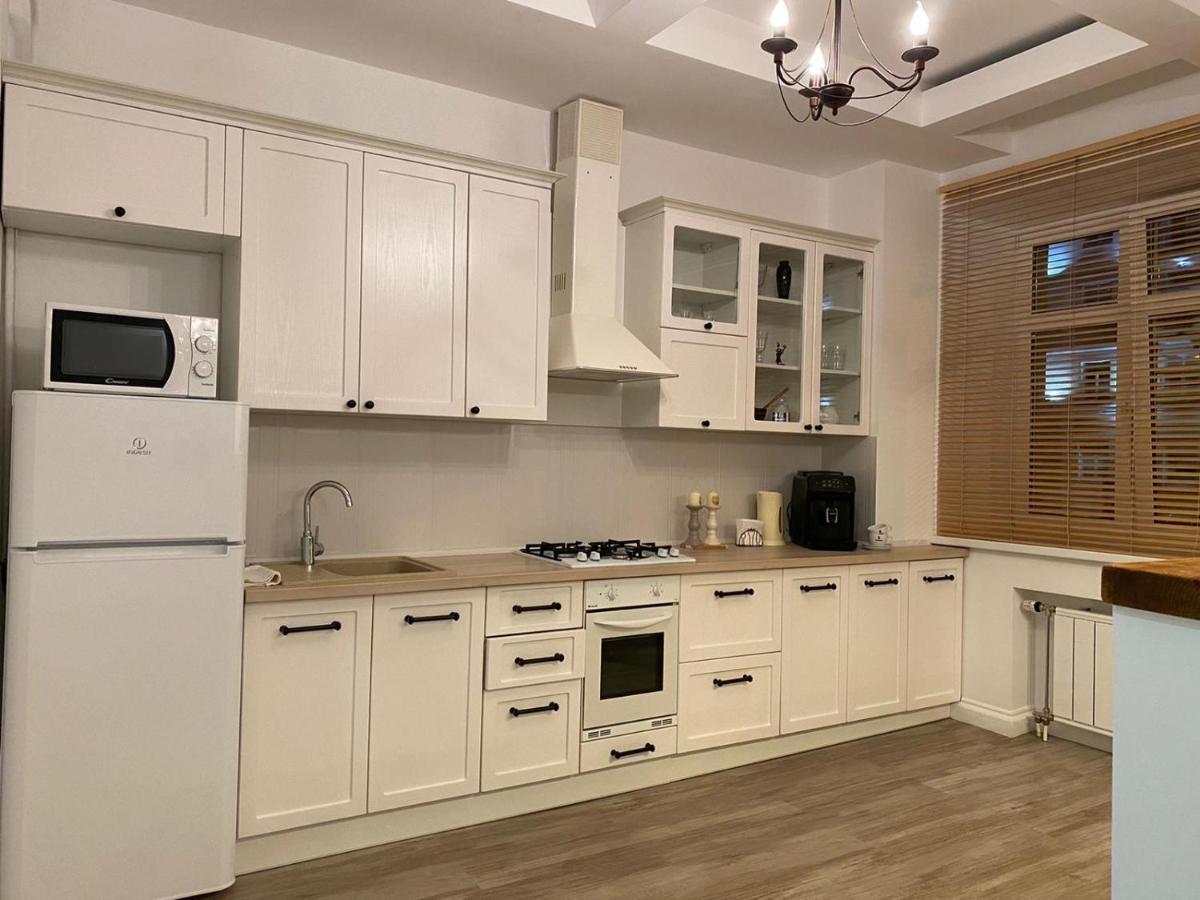 Bright Apartment Gomel Bagian luar foto