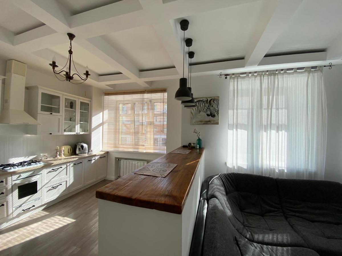 Bright Apartment Gomel Bagian luar foto