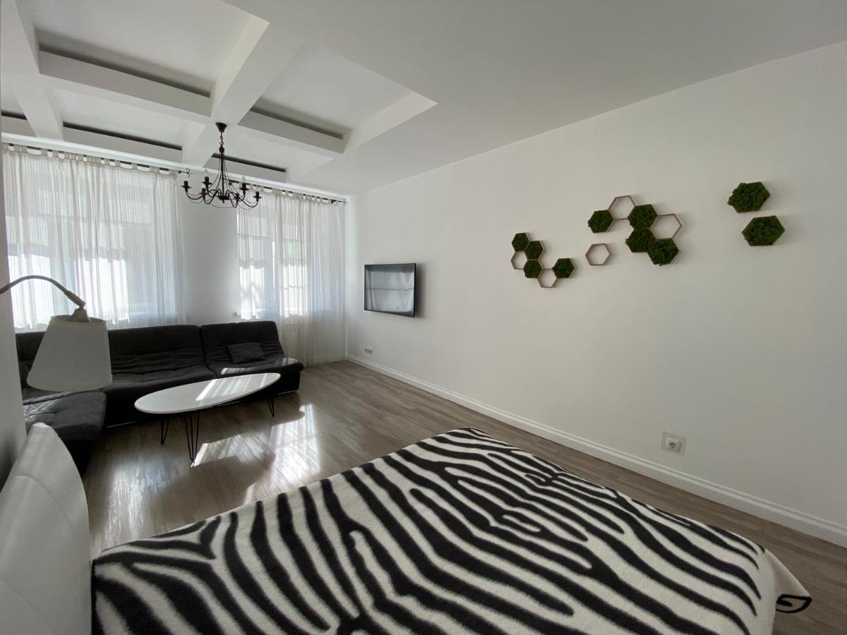 Bright Apartment Gomel Bagian luar foto