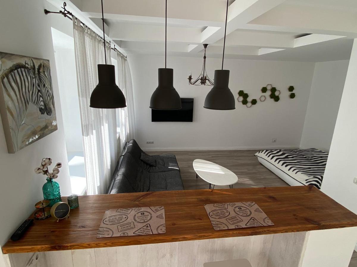 Bright Apartment Gomel Bagian luar foto