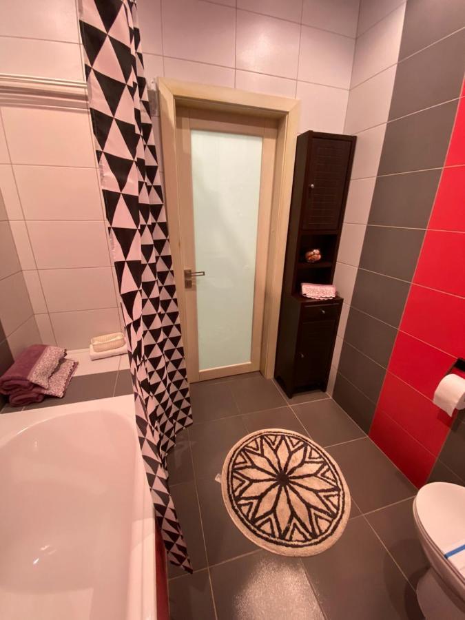 Bright Apartment Gomel Bagian luar foto