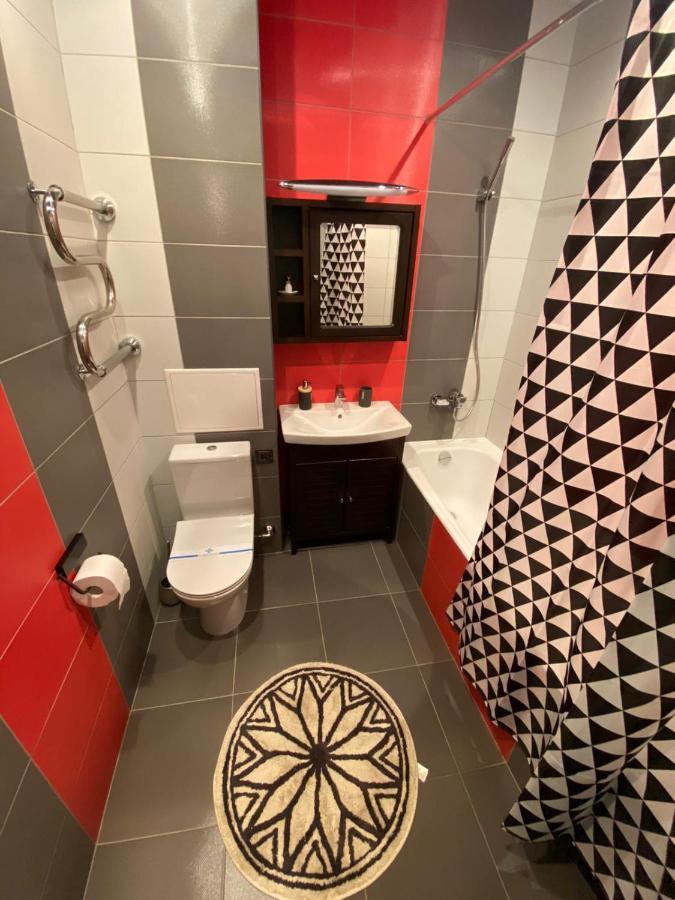 Bright Apartment Gomel Bagian luar foto